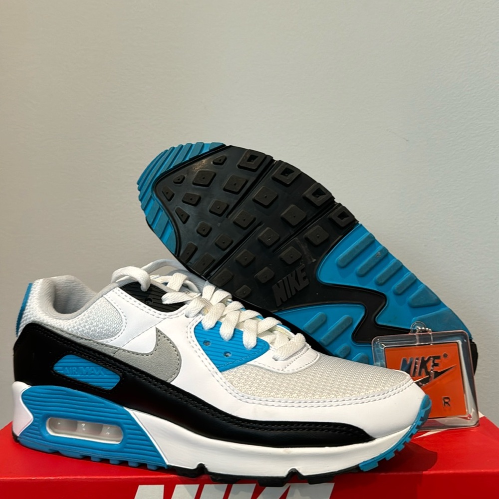 Used Nike Air Max 90 Men’s size 7.5, Women’s size 9